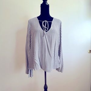 Stripped long sleeve blouse.